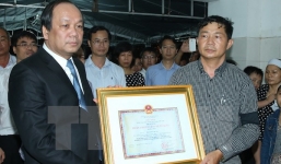 Truy tặng Huân chương Bảo vệ Tổ quốc cho phi công Phạm Đức Trung