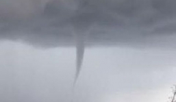 Vòi rồng xuất hiện ở Quảng Nam, người dân hoảng sợ bỏ chạy