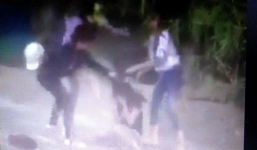 Xuất hiện clip nữ sinh bị lột đồ, đánh hội đồng giữa đường