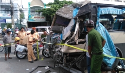 Tin tai nạn giao thông mới nhất ngày 29/8: Xe khách đâm sập nhà dân