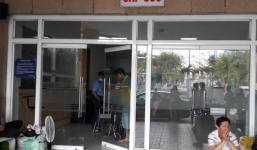 Bệnh nhân nhiễm HIV cầm kéo tấn công bác sĩ