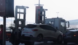 Xe đỗ trái phép 'biến mất trong 60 giây' sau khi cảnh sát ra tay