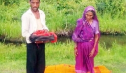 Chồng ôm con gái 5 ngày tuổi cùng xác vợ giữa rừng