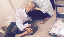 Tài xế xe bán tải đâm gãy chân cụ già 90 tuổi rồi bỏ chạy gây phẫn nộ