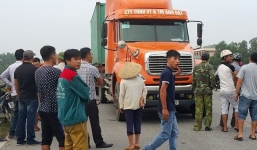 Tin tai nạn giao thông mới nhất ngày 1/9: Rúc gầm xe container, thanh niên tử vong