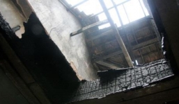 Bị vợ tẩm xăng đốt vì đòi bán đất nuôi... người tình