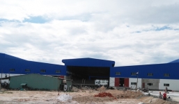 Giám đốc người Hàn Quốc bị khối kính nặng 1,4 tấn đè chết ở Quảng Nam