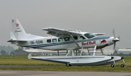 Hai máy bay đâm nhau trên không, 5 người thiệt mạng