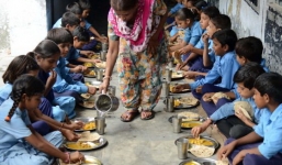 Nữ hiệu trưởng bị phạt 17 năm tù vì đầu độc học sinh