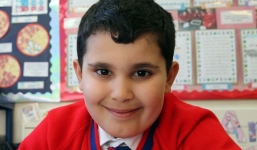 Cậu bé 6 tuổi thi đỗ chứng chỉ của học sinh lớp 9 sau 6 tháng ôn thi