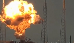 Tên lửa SpaceX bất ngờ nổ tung trước giờ phóng khiến căn cứ Mỹ rung chuyển