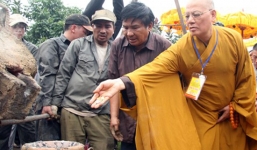 Lãng phí vàng trong đúc chuông chùa