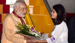 Thủ tướng Ấn Độ đến Hà Nội, bắt đầu chuyến thăm chính thức Việt Nam