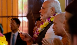 Thủ tướng Ấn Độ Narendra Modi dâng hương chùa Quán Sứ