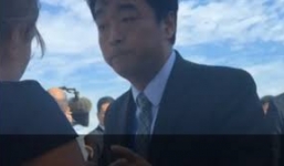 'Tùy tùng' của Tổng thống Obama bị quan chức Trung Quốc to tiếng ở sân bay