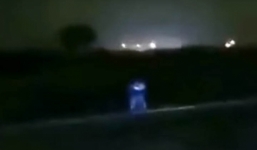 Video: Sinh vật lạ xuất hiện ở trạm xăng gây sốc