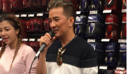 Mr Đàm rủ học trò Phượng Vũ đi sắm micro “xịn” và mua nhạc cụ tại Mỹ