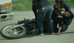 Ninh Dương Lan Ngọc lái mô tô 'phóng như bay' bị xe tải tông