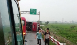 Nạn nhân kể lại phút xe khách gặp tai nạn trên cao tốc Pháp Vân-Cầu Giẽ