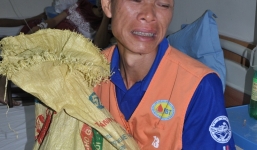 Người đàn ông khóc nấc khi chỉ có 40.000 đồng đưa con đi cấp cứu