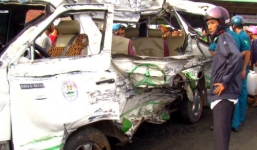 Xe tải đâm xe khách, 11 người thương vong