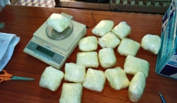 Trinh sát cải trang vây bắt nữ quái 'ôm' 1,6kg ma túy đá trên tàu hỏa