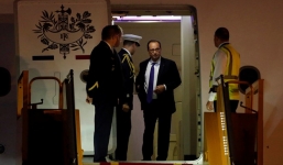 Tổng thống Pháp Hollande chính thức có mặt tại Hà Nội