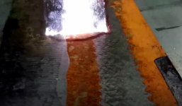 Súng laser làm sạch rỉ sét kim loại trong nháy mắt