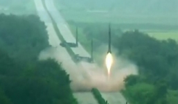 Video: Triều Tiên phóng 3 tên lửa đạn đạo ra phía biển Nhật Bản