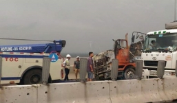 Xe container bốc cháy trên cao tốc TP HCM- Long Thành