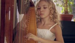 45 trẻ em trên thế giới hát Heal the world tưởng nhớ Michael Jackson