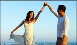 Facebook sao Việt: Siêu mẫu Ngọc Thúy 'đá đểu' đại gia Đức An là người không thương con