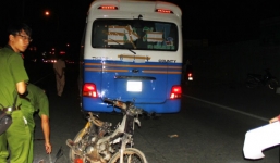 Chạy xe máy ngược chiều, tài xế bị xe khách tông chết