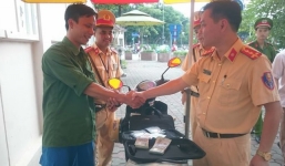 CSGT Hà Nội trả 70 triệu đồng cho người đánh rơi