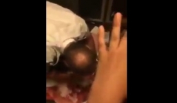 Video: Phi hành đoàn đỡ đẻ cho hành khách ngay trên máy bay