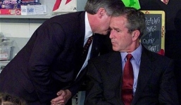 Tổng thống Bush phản ứng gì trên máy bay khi vụ 11/9 vừa xảy ra