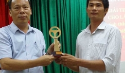 Chủ tịch nước tặng Huân chương Dũng cảm cho tài xế 'dìu' xe khách trên đèo Bảo Lộc