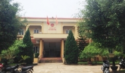 Chủ tịch xã bị côn đồ đến nhà dọa cắt chân, đốt nhà