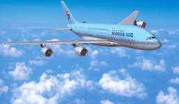 Khách VIP Hàn Quốc vung chân đá hỏng ghế máy bay