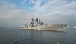 Chùm ảnh: Tàu chiến Nga cập cảng Trung Quốc, chuẩn bị tập trận ở Biển Đông