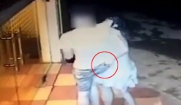 Video: 'Gạ tình' người nước ngoài không thành cô gái móc trộm ví tiền