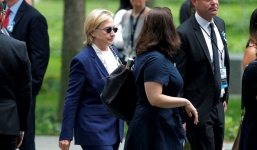 Video: Hillary Clinton ngã khụy sau lễ tưởng niệm 11/9