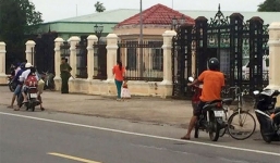 Cảnh sát khám xét công ty thủy sản thế chấp 64 tỷ đồng bằng 52 kg tôm