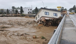 Video: Trung Quốc giải cứu người dân Triều Tiên mắc kẹt trong lũ