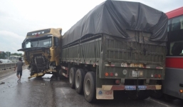 Tin TNGT mới nhất ngày 14/9: Mất lái, xe container đâm bay dải phân cách