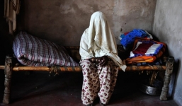 Hai chị em bị cưỡng hiếp tập thể vì nghi ăn thịt bò