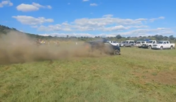 Màn kéo co nghẹt thở giữa Audi Q7 và Toyota Hilux