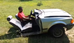 Ô tô đứt làm đôi vẫn chạy 'ngon'