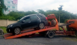 Vụ nữ tài xế bị CSGT cẩu cả xe lẫn người về trạm: Luật sư nói gì?