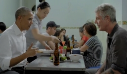 Công bố đoạn phim đầu tiên về bữa bún chả của Tổng thống Obama ở Hà Nội